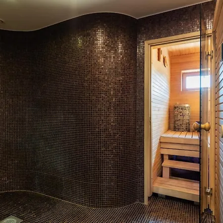 Cozy, Private Sauna House In * פארנו